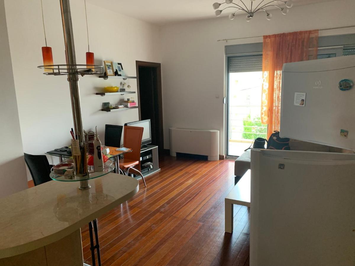 Apartment With Swimmingpool, Seaview And Large Terrace, 1St Floor, Min 2 Persons Dobrota Bagian luar foto