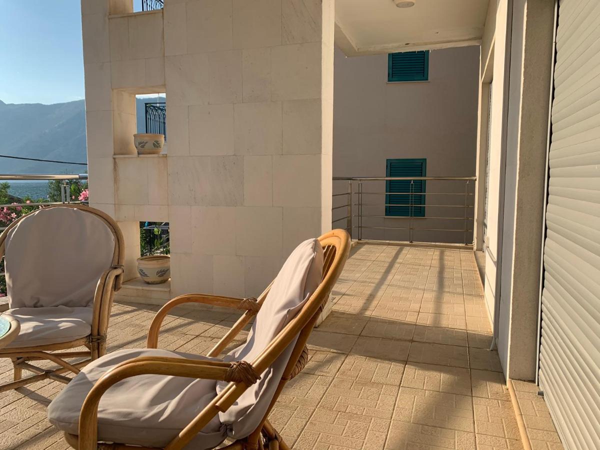 Apartment With Swimmingpool, Seaview And Large Terrace, 1St Floor, Min 2 Persons Dobrota Bagian luar foto