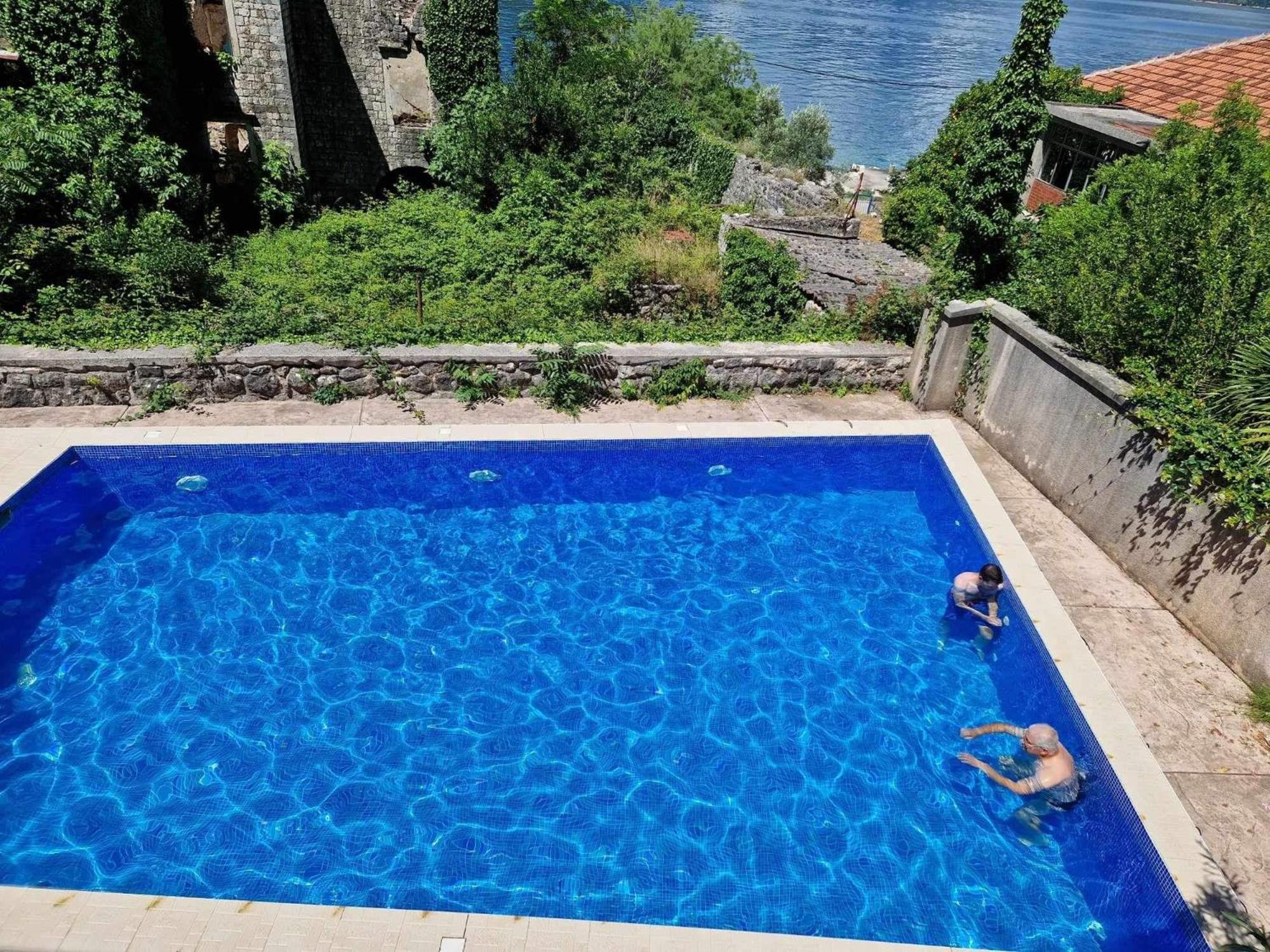 Apartment With Swimmingpool, Seaview And Large Terrace, 1St Floor, Min 2 Persons Dobrota Bagian luar foto